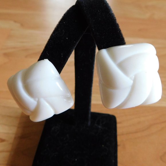 Vintage Jewelry - vintage white square shape knot style earrings
